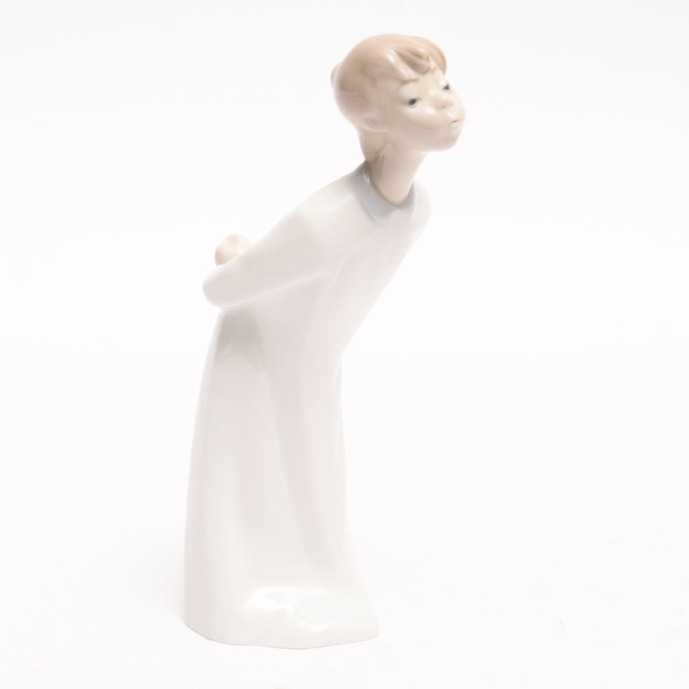 Lladró #4869 "Niño Soplando" Figurine