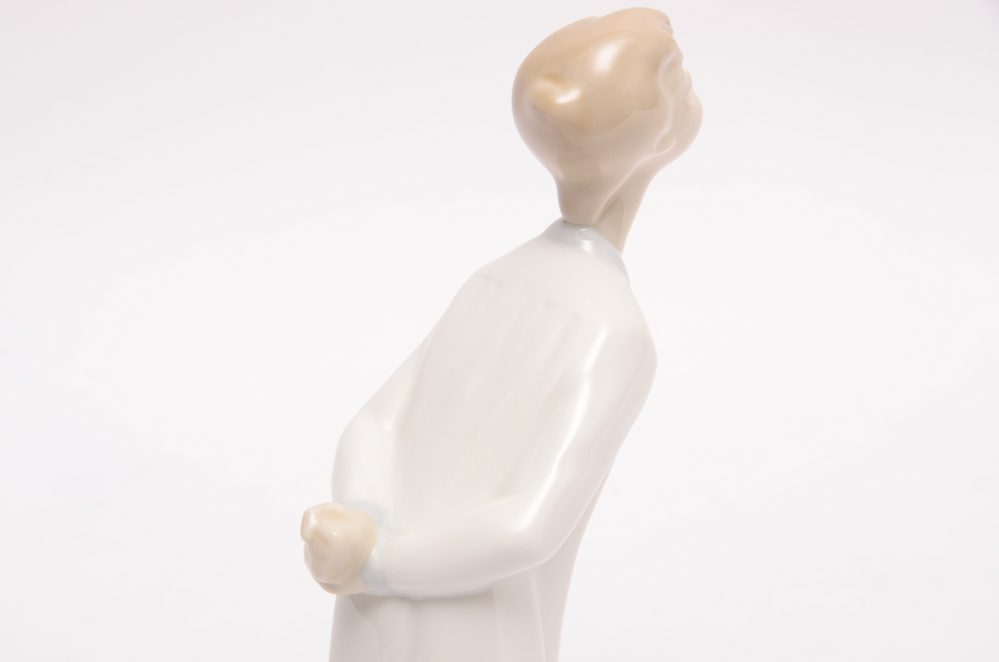 Lladró #4869 "Niño Soplando" Figurine