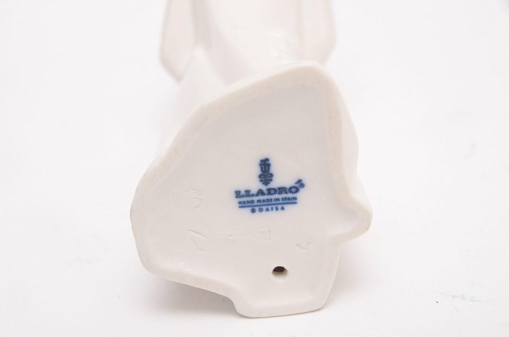 Lladró #4869 "Niño Soplando" Figurine