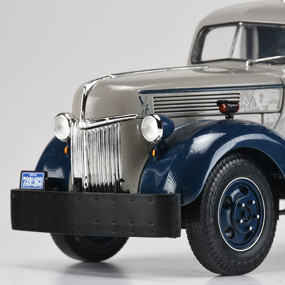 1940 Ford Tow Truck Die-cast Vehicle
