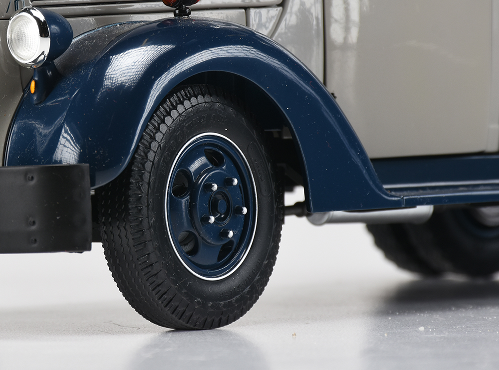 1940 Ford Tow Truck Die-cast Vehicle