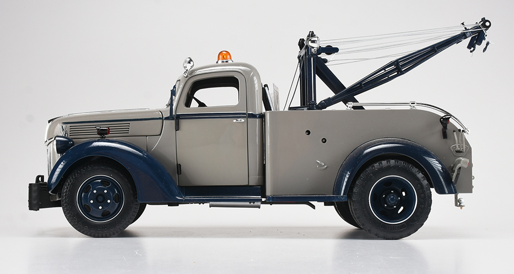 1940 Ford Tow Truck Die-cast Vehicle