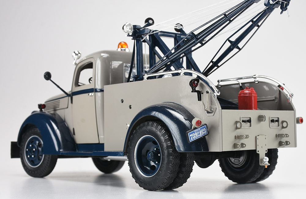 1940 Ford Tow Truck Die-cast Vehicle