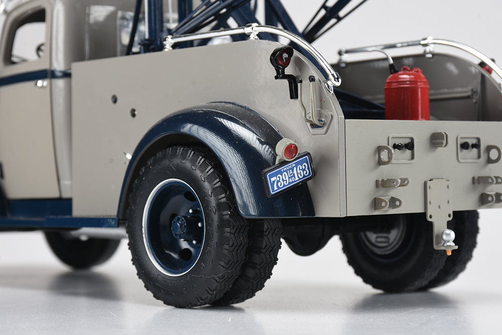 1940 Ford Tow Truck Die-cast Vehicle