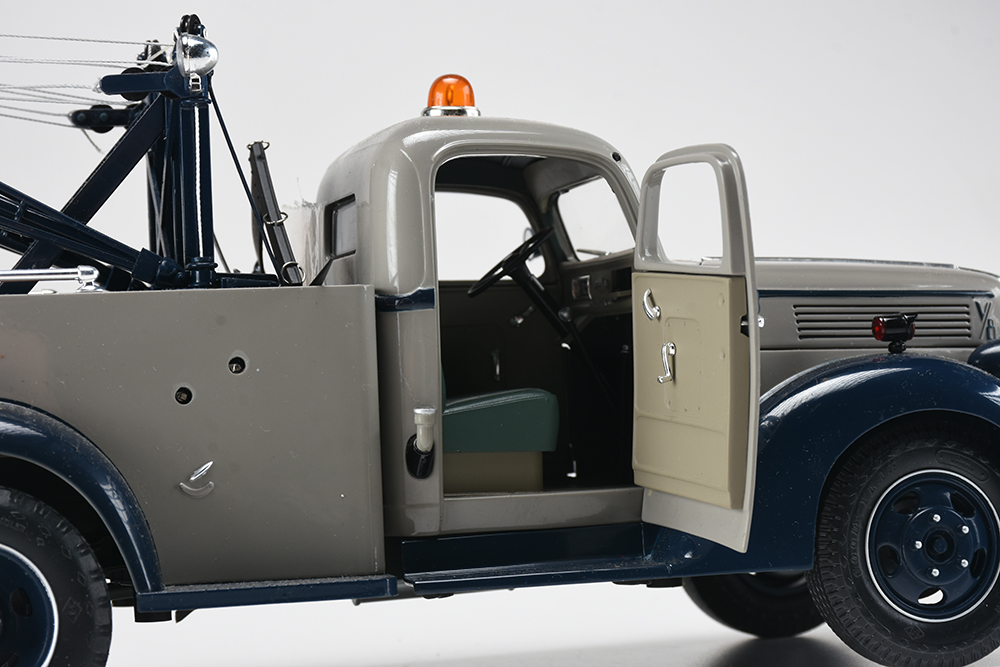 1940 Ford Tow Truck Die-cast Vehicle