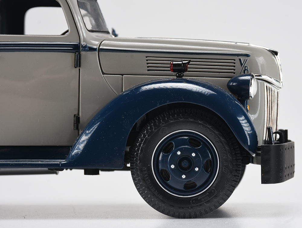 1940 Ford Tow Truck Die-cast Vehicle