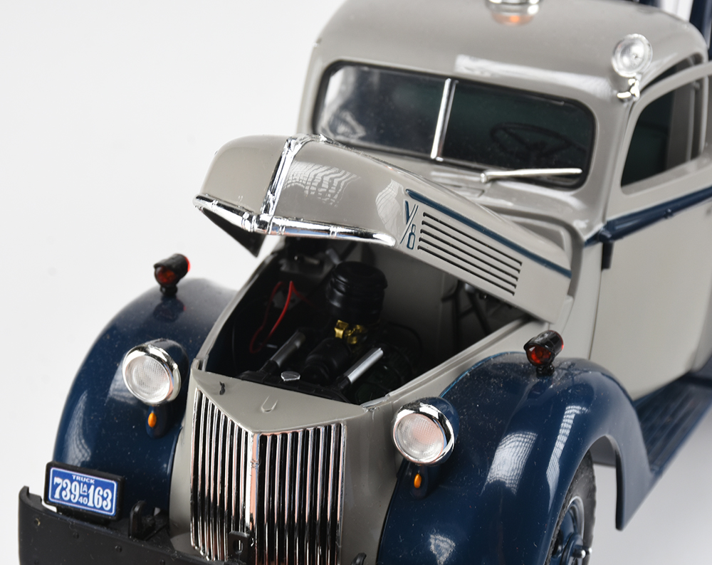 1940 Ford Tow Truck Die-cast Vehicle
