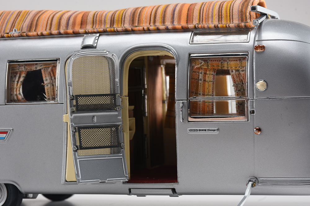 Limited Edition Franklin Mint 1968 Airstream Trailer