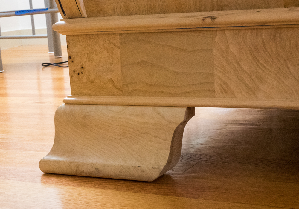 Henredon 'Charles X' Queen Sleigh Bed