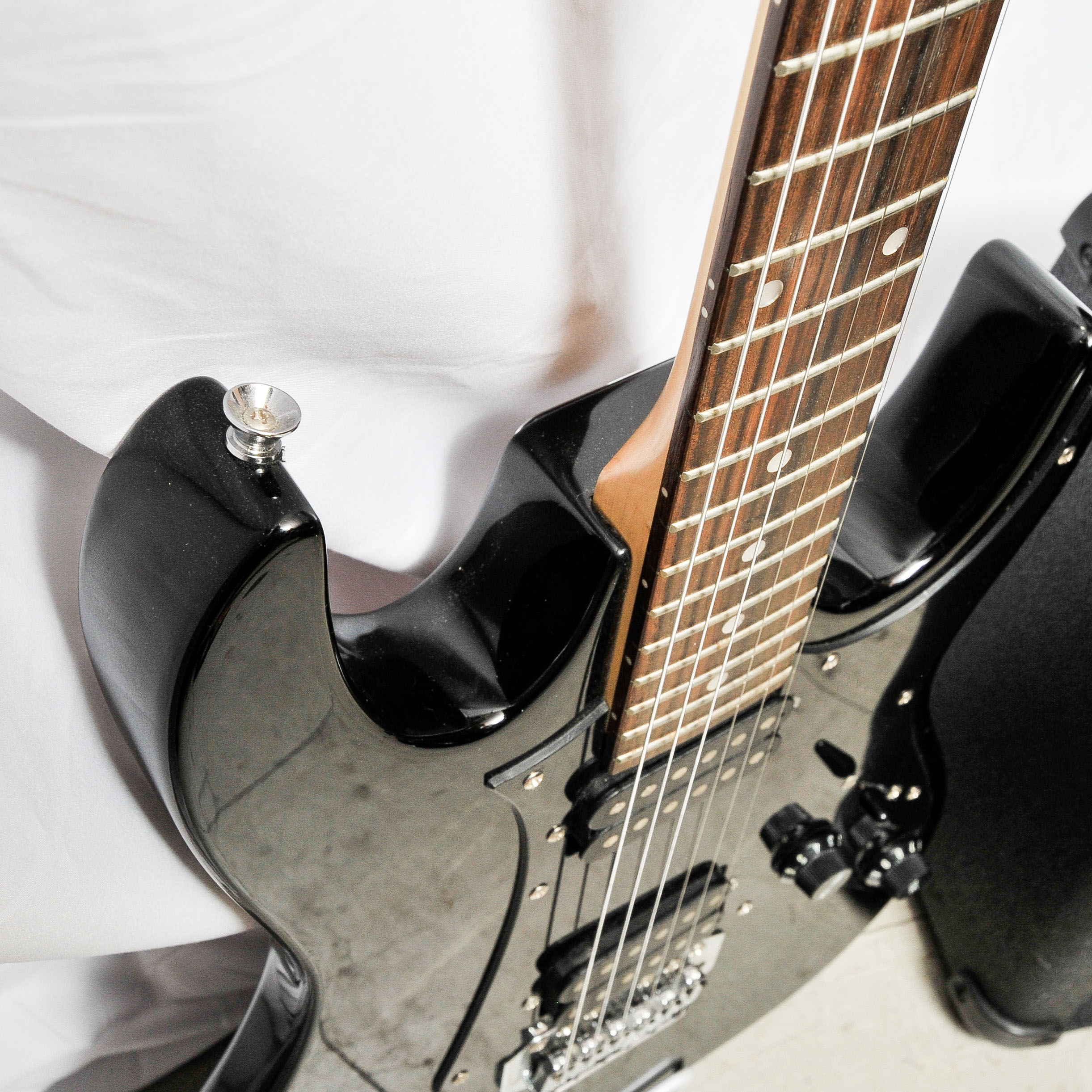 Ibanez GIO Electric Guitar and Crate GX-15 Practice Amplifier