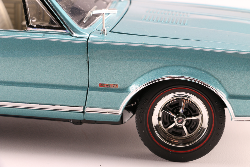 1967 Oldsmobile 442 Convertible Die-Cast Car