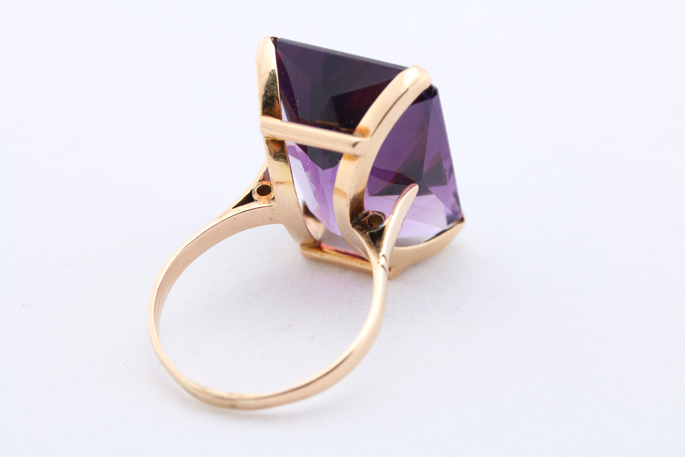 10K Yellow Gold Amethyst Ring