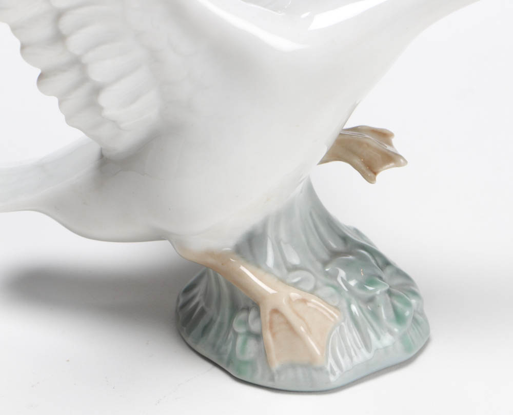 Lladro Daisa Porcelain Goose Figurine