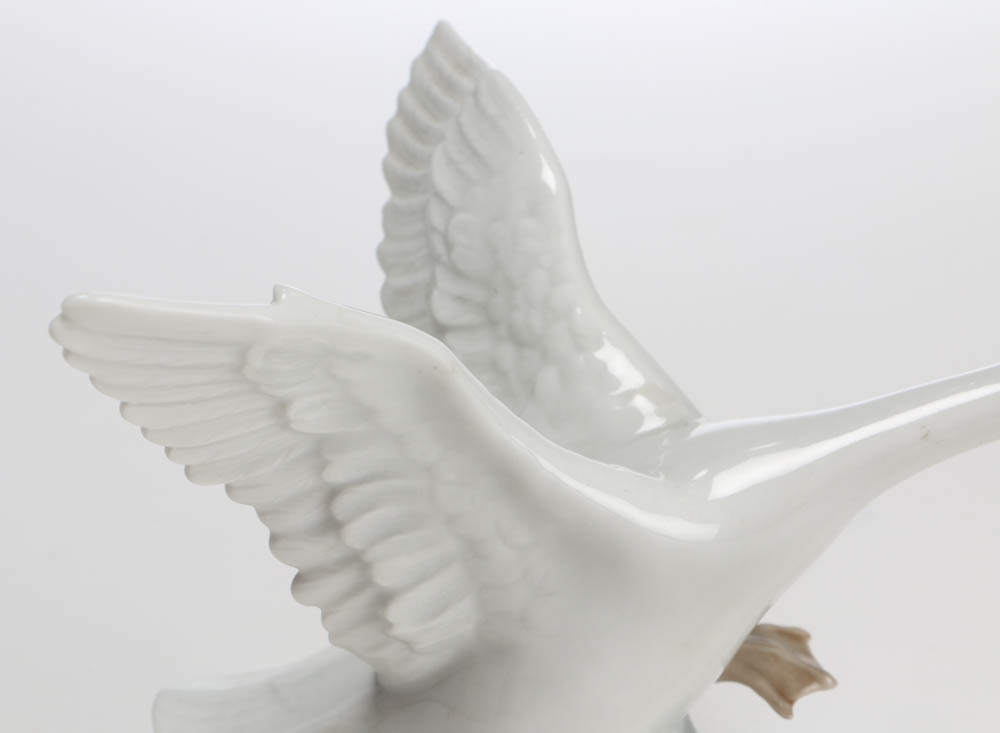 Lladro Daisa Porcelain Goose Figurine