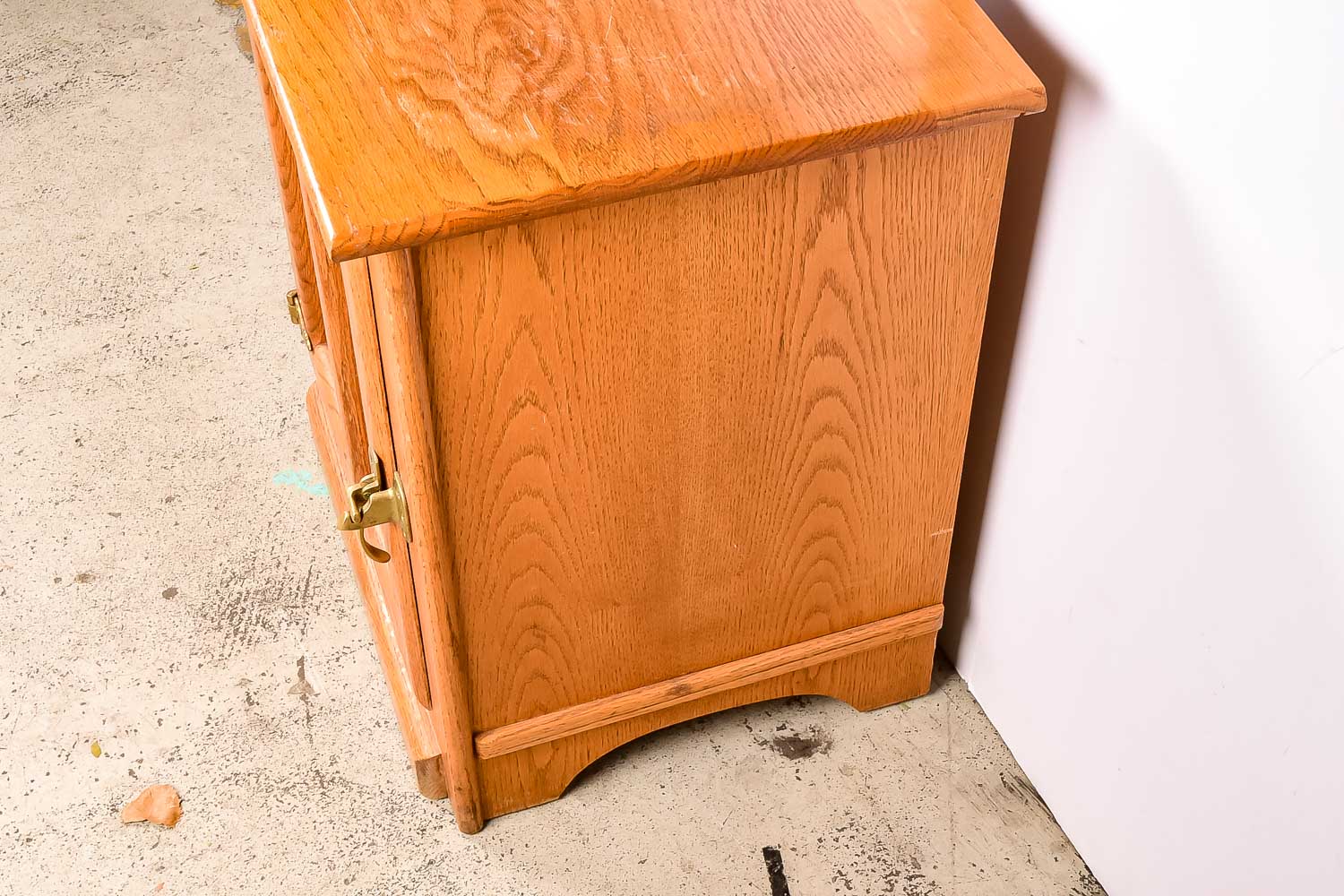 "White Clad" Ice Chest-Style Cabinet