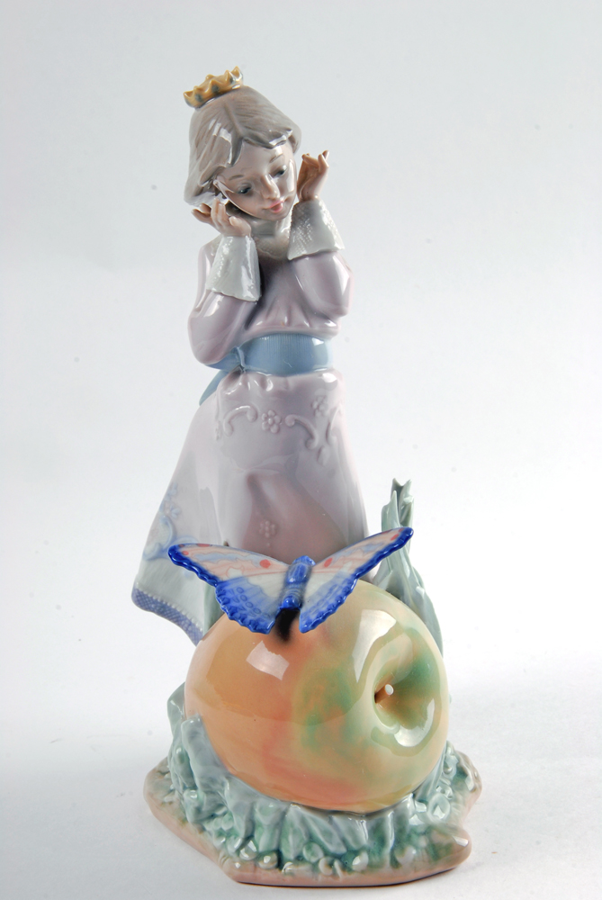 Lladro "Land of the Giants Girl , Apple, Butterfly" Figurine