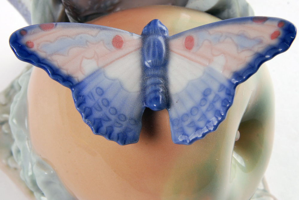 Lladro "Land of the Giants Girl , Apple, Butterfly" Figurine