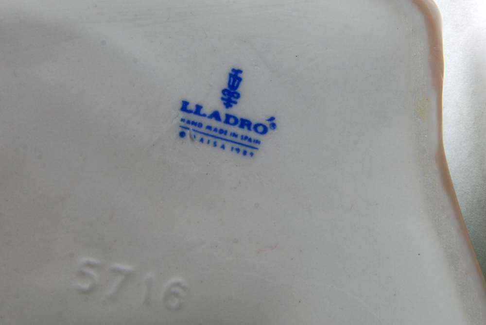 Lladro "Land of the Giants Girl , Apple, Butterfly" Figurine