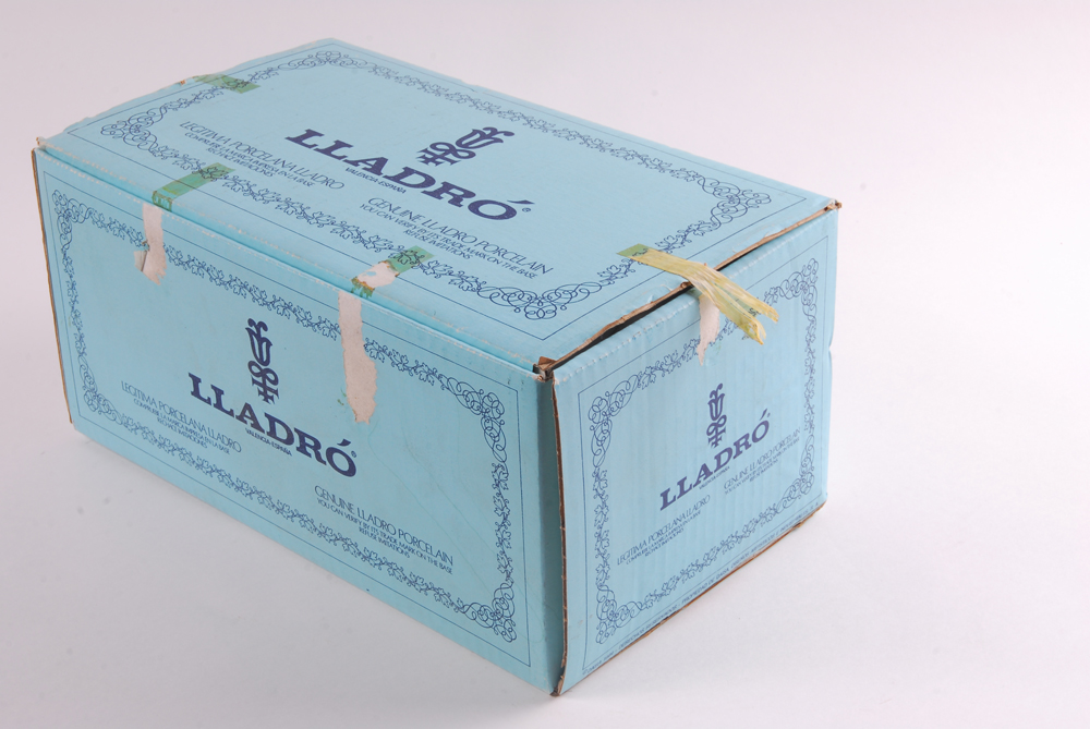 Lladro "Land of the Giants Girl , Apple, Butterfly" Figurine