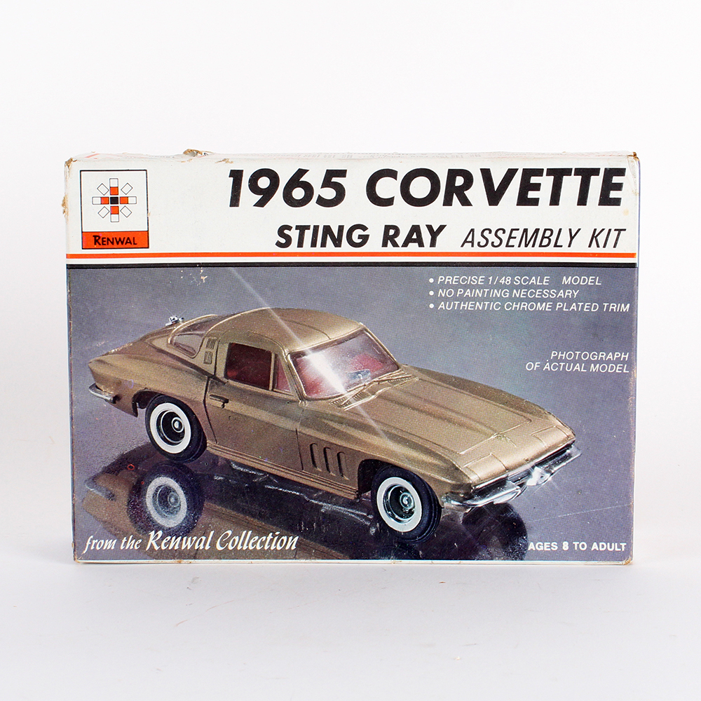 Renwal 1965 Corvette Sting Ray 1/48 Scale Model Car Kit