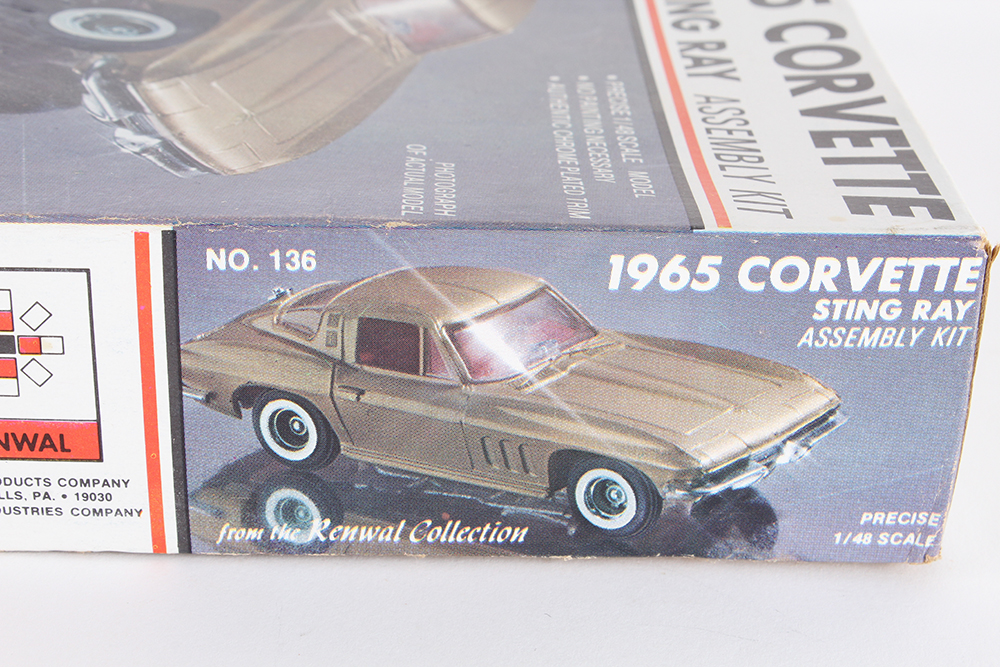 Renwal 1965 Corvette Sting Ray 1/48 Scale Model Car Kit