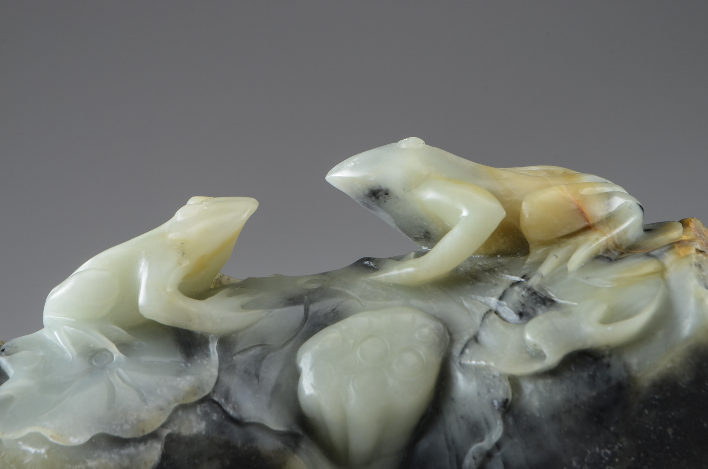 Chinese Carved Green Serpentine Frog Sculpture on Base