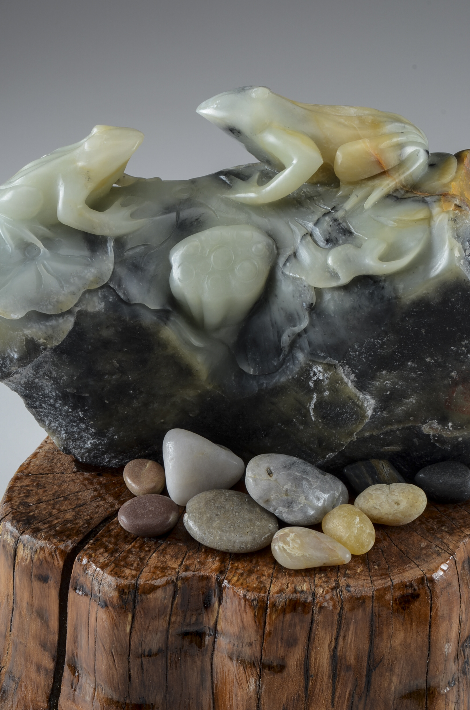 Chinese Carved Green Serpentine Frog Sculpture on Base