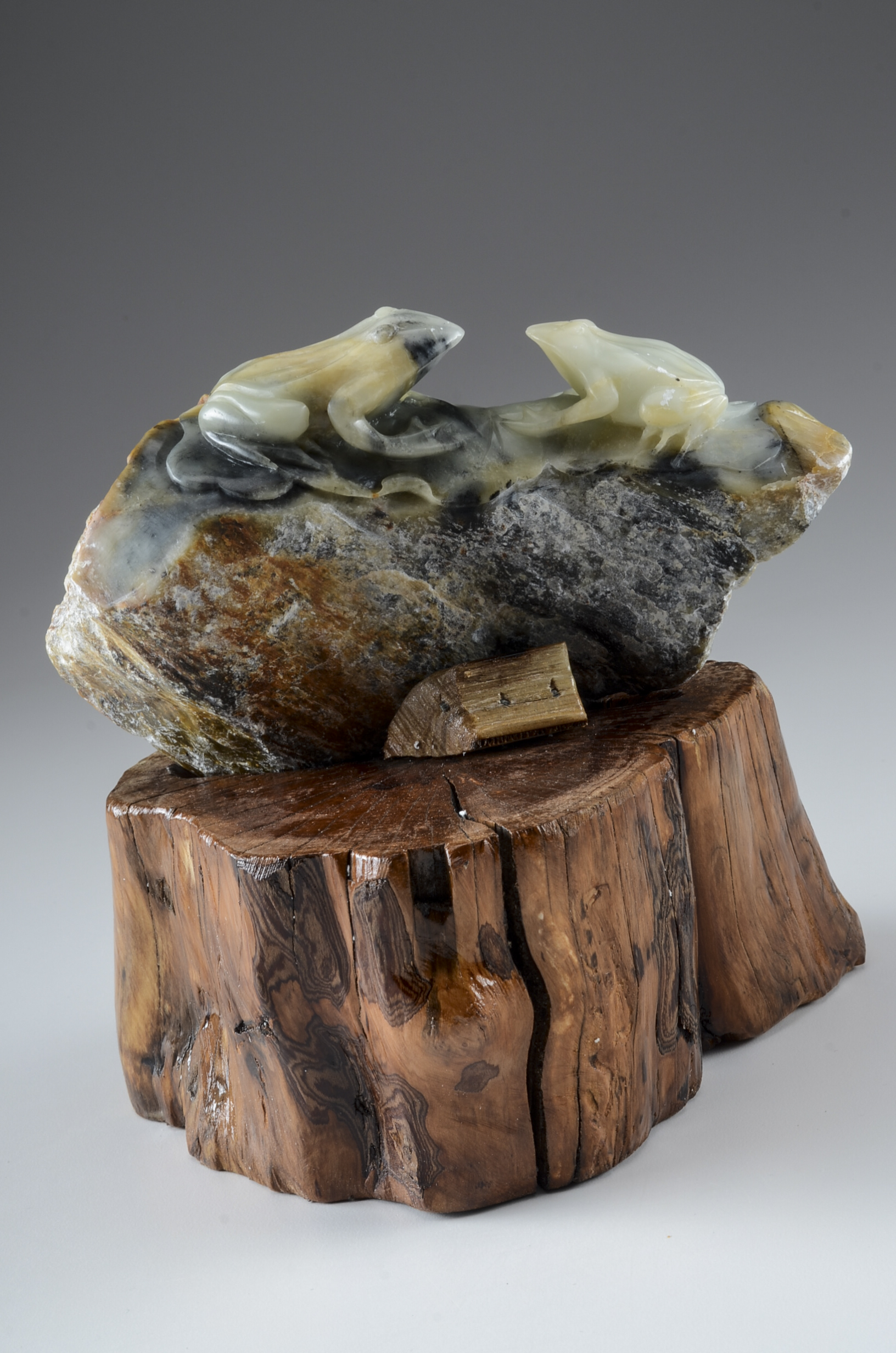 Chinese Carved Green Serpentine Frog Sculpture on Base