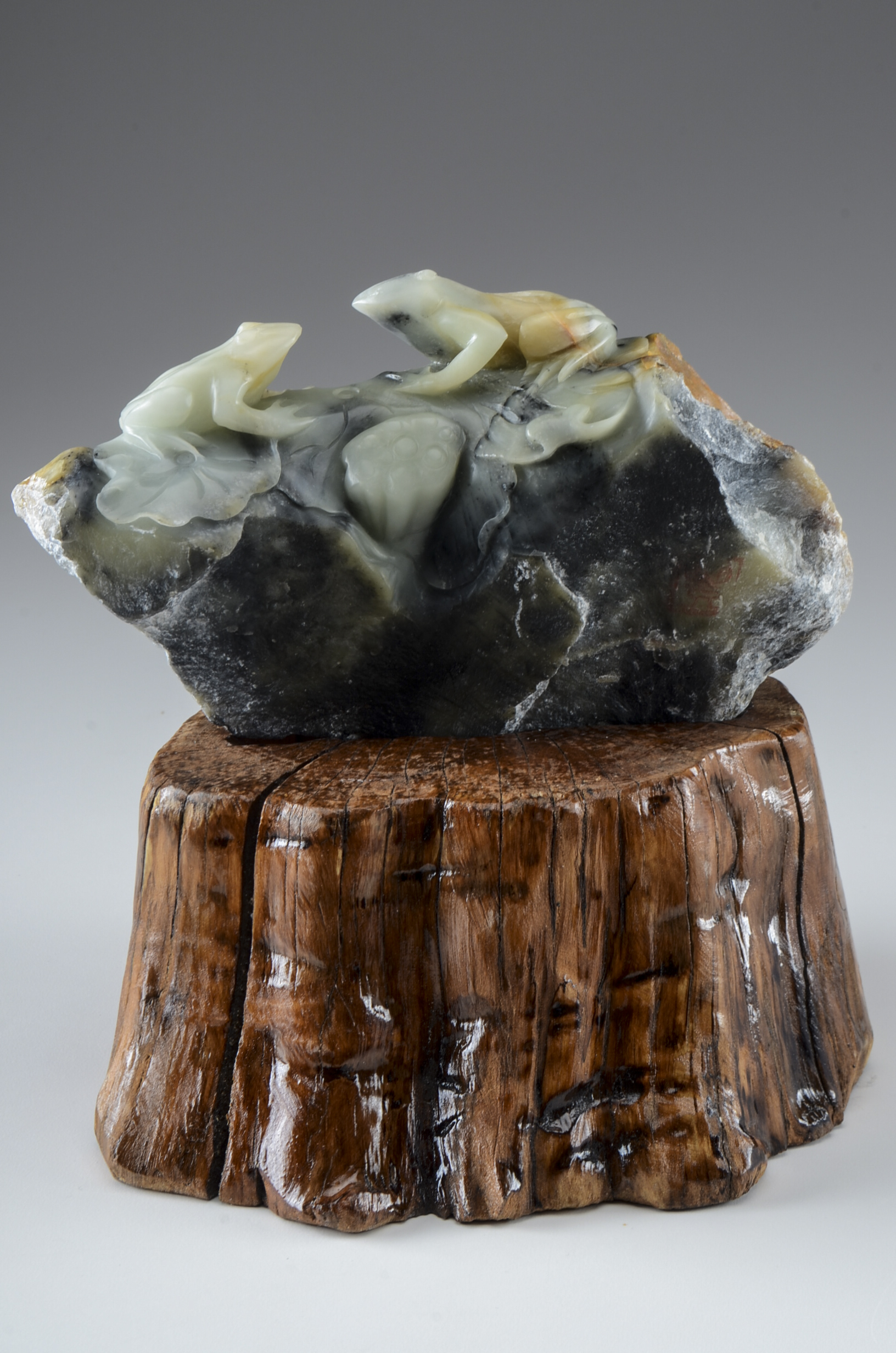 Chinese Carved Green Serpentine Frog Sculpture on Base