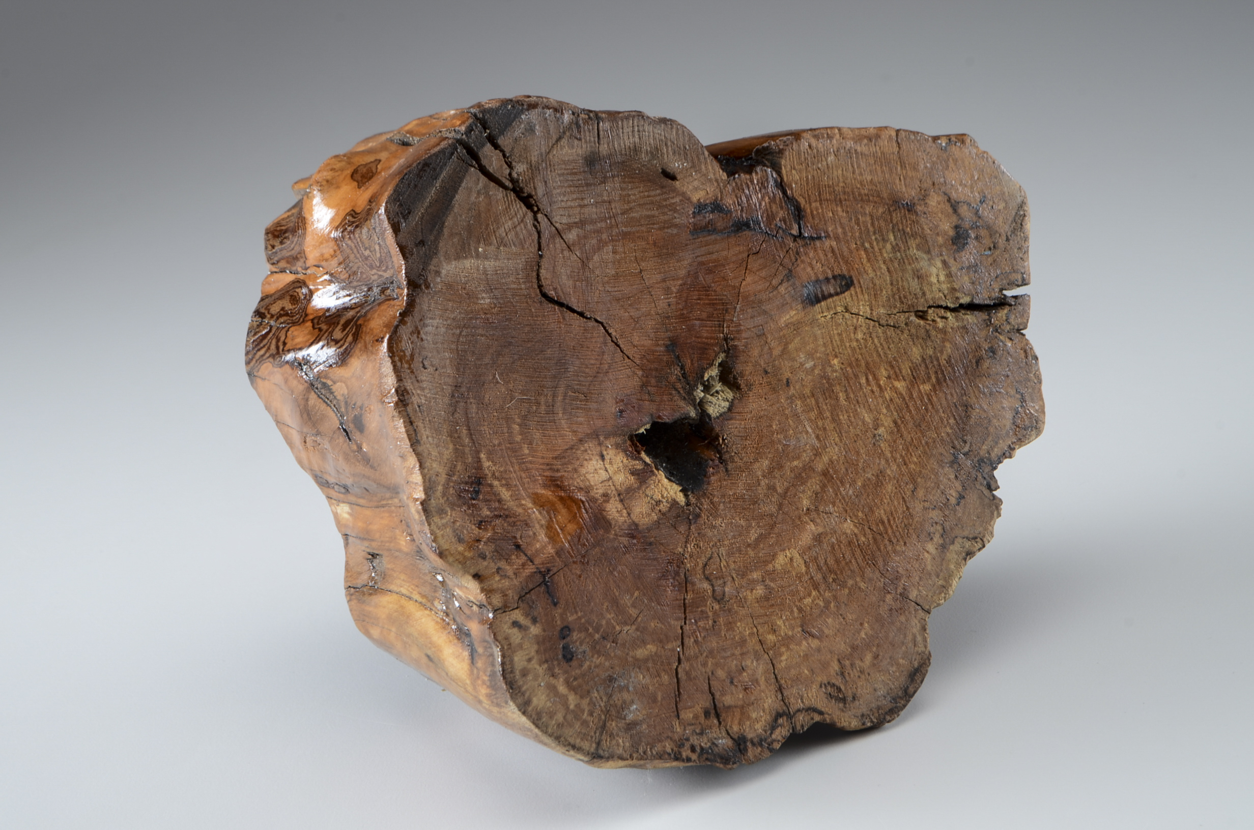 Chinese Carved Green Serpentine Frog Sculpture on Base