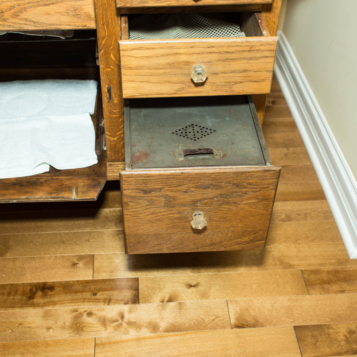 1920's Hoosier Style Seller's Kitchen Cabinet