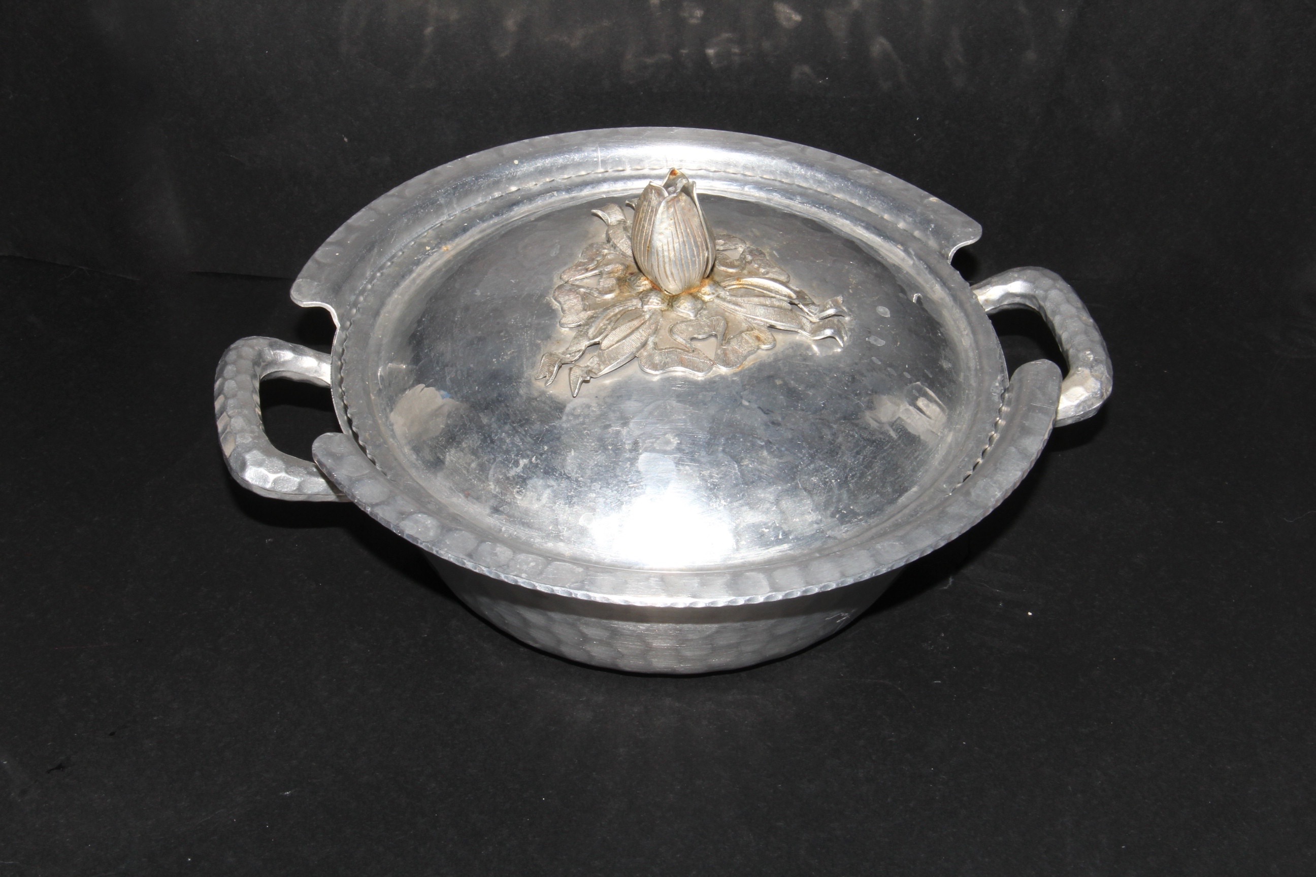 Vintage Everlast Hammered Aluminum Dish With Rabbit Serving Tray