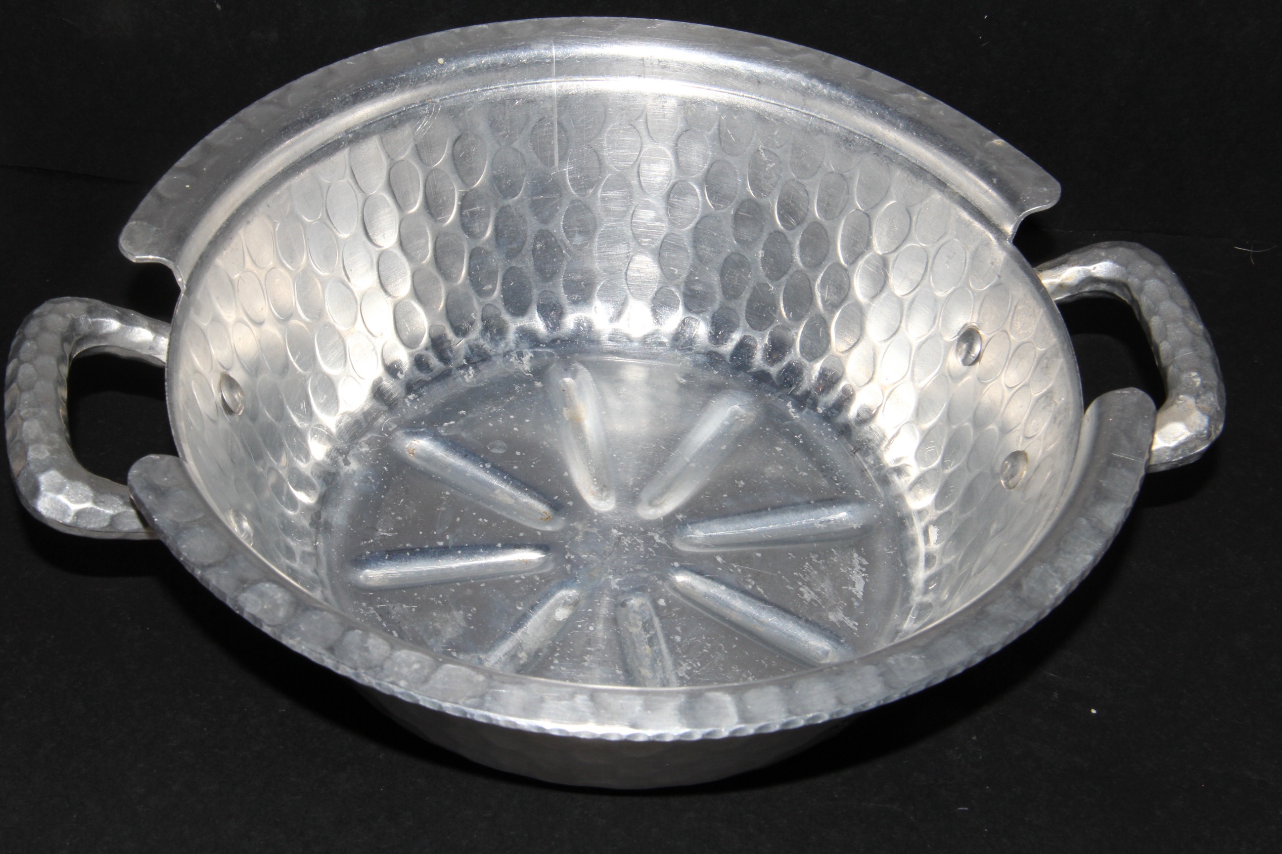 Vintage Everlast Hammered Aluminum Dish With Rabbit Serving Tray