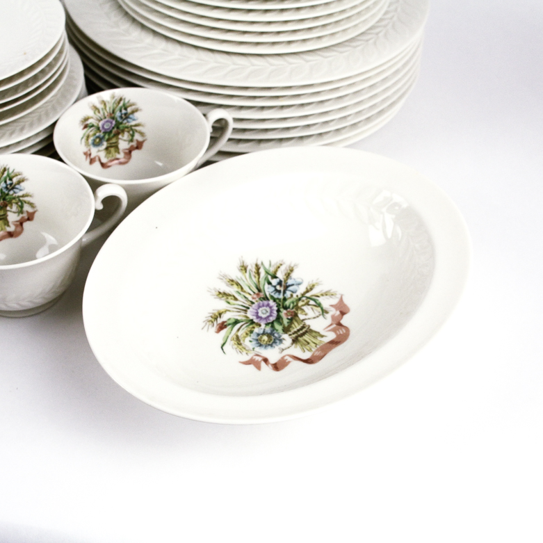 Theodore Haviland China Set in "Mount Vernon" Pattern