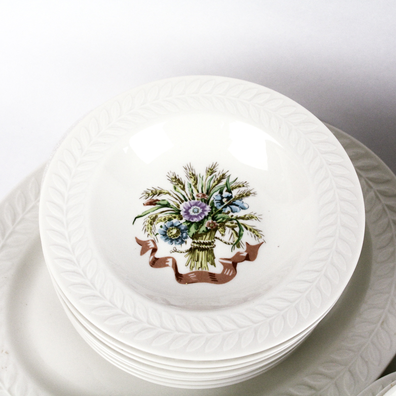 Theodore Haviland China Set in "Mount Vernon" Pattern