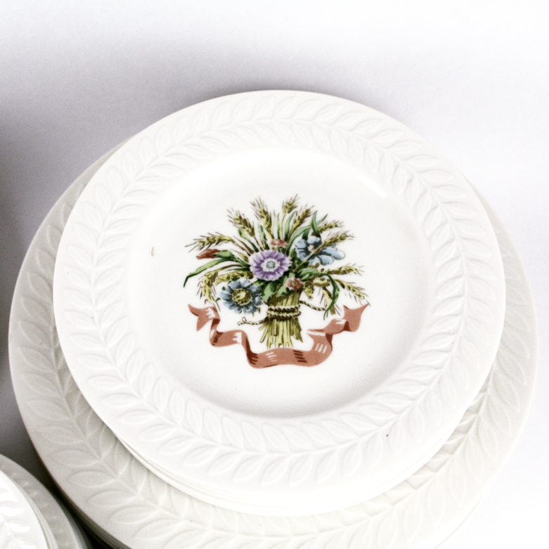 Theodore Haviland China Set in "Mount Vernon" Pattern