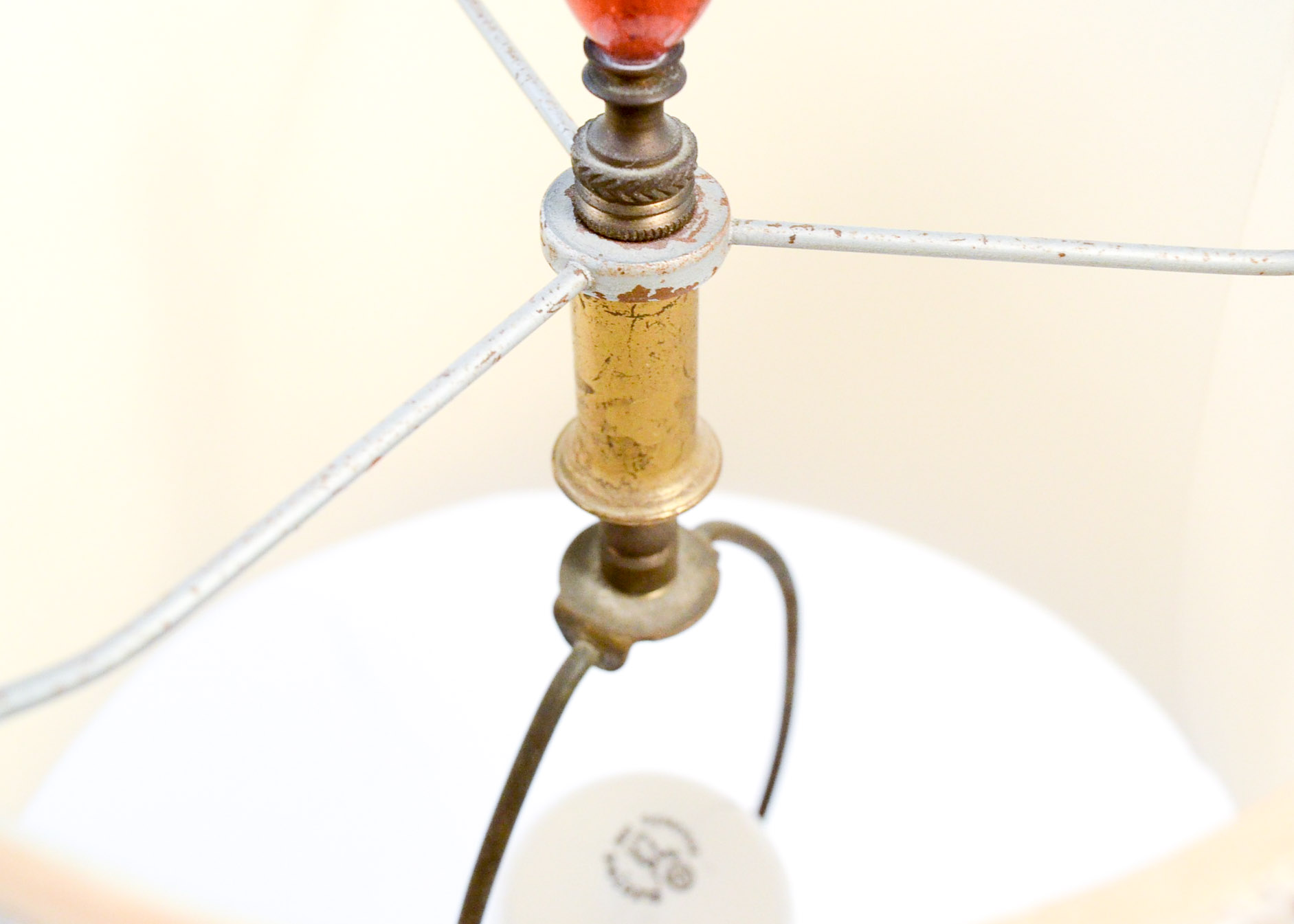 Vintage Ceramic Boudoir Style Figurine Lamp