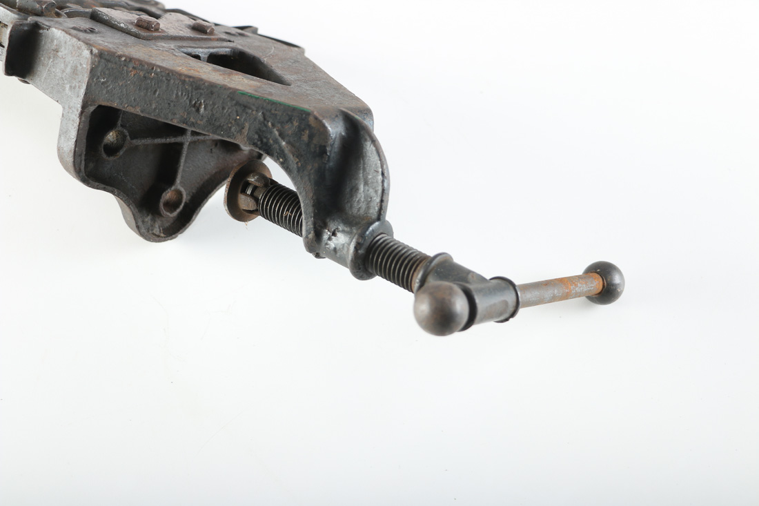 1914 Antique Reed Iron Vice