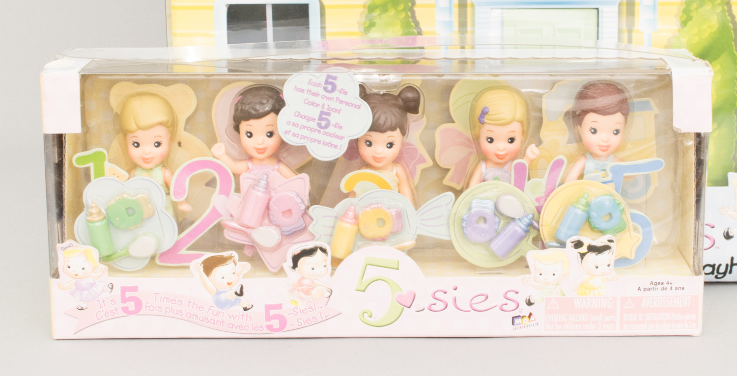 5-Sies Playhouse, Carousel and Dolls