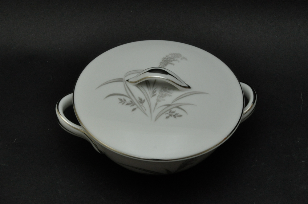 Wentworth China Eterna Shape Silver Wheat Dinnerware