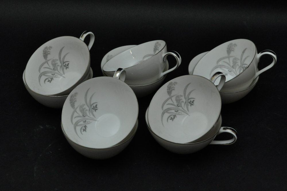 Wentworth China Eterna Shape Silver Wheat Dinnerware