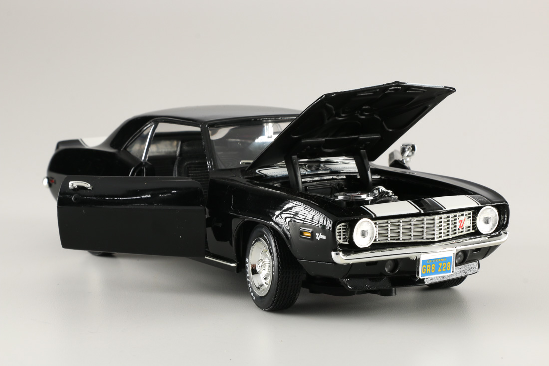 Die-Cast Chevrolet Camaro Z28 Cars