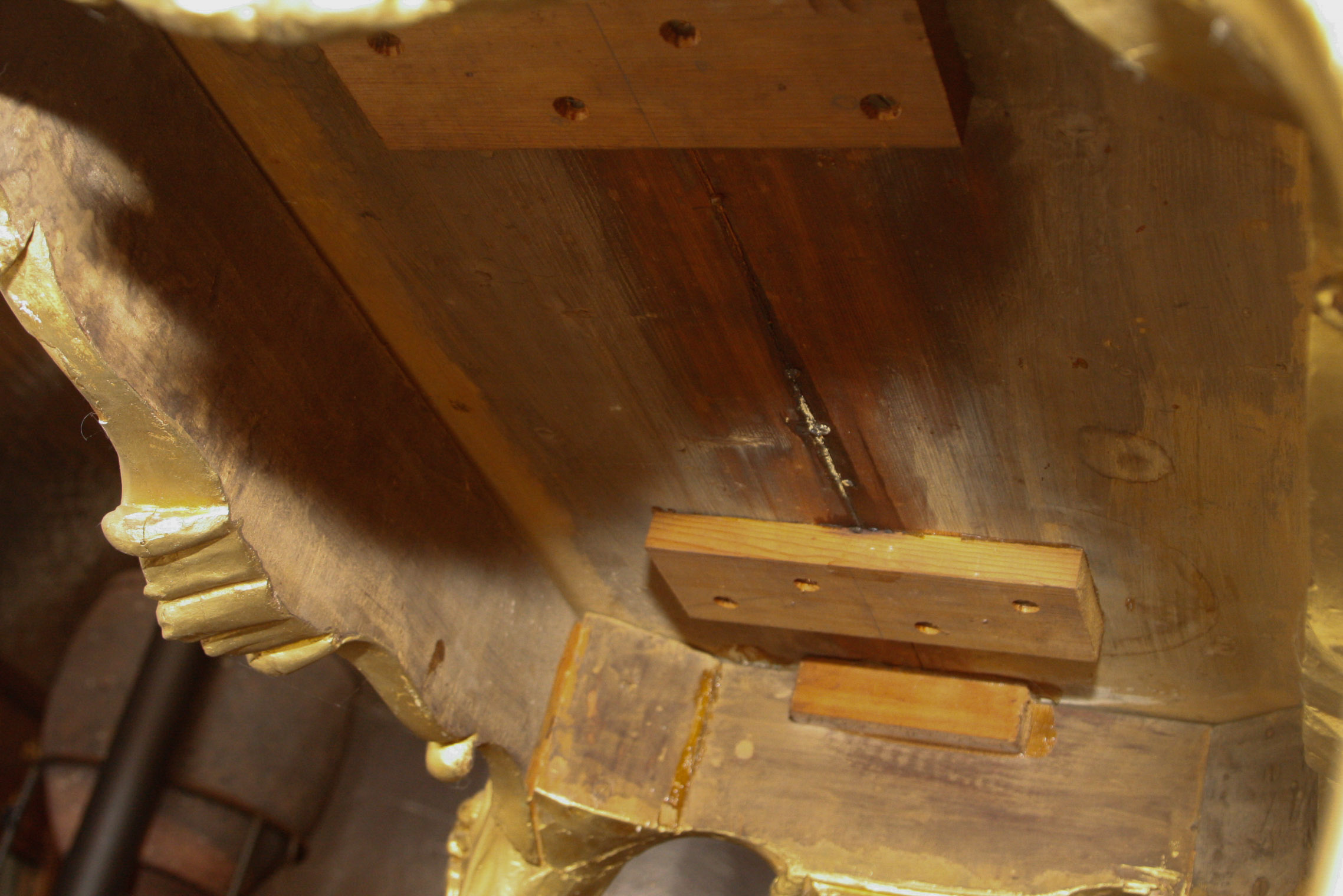 Louis XV Rococo Revival Style Lighted Gilt Vitrine