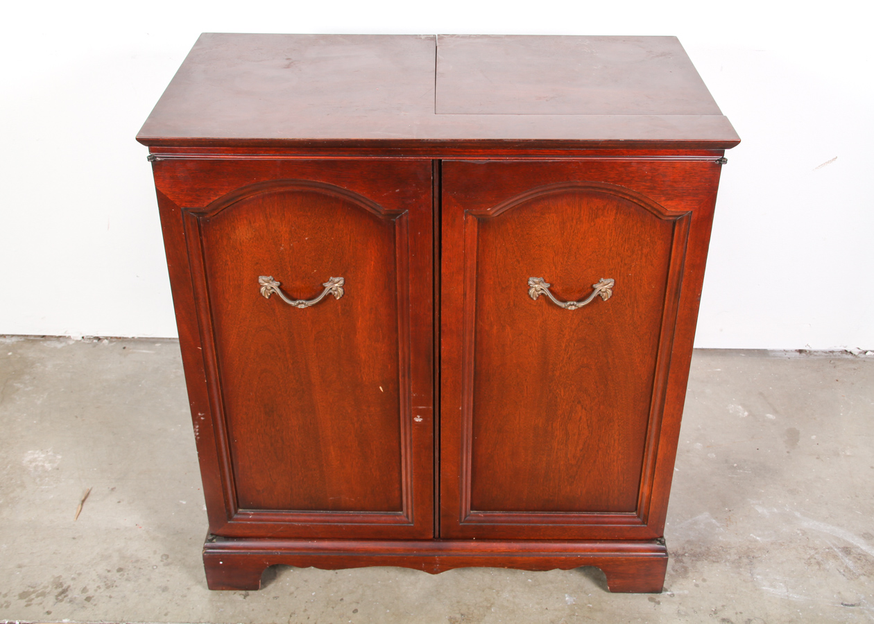 Vintage Wood Magnavox Turntable, Radio, and Speaker Cabinet