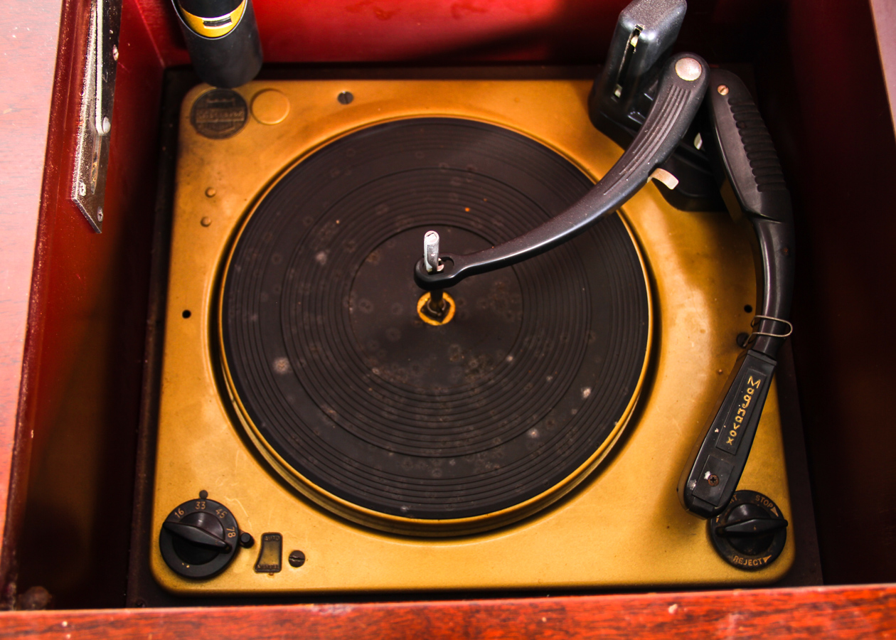 Vintage Wood Magnavox Turntable, Radio, and Speaker Cabinet