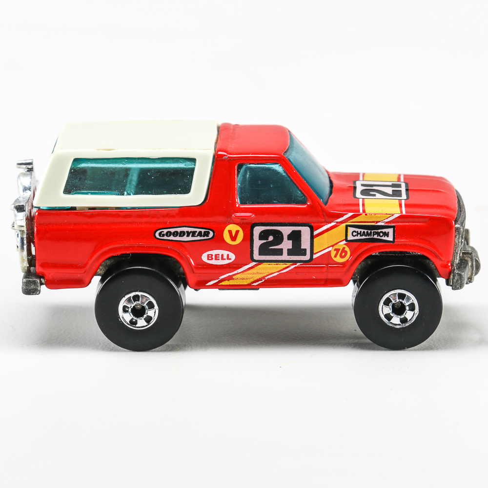 Hot Wheels Ford Bronco 1980 with Motorcycle