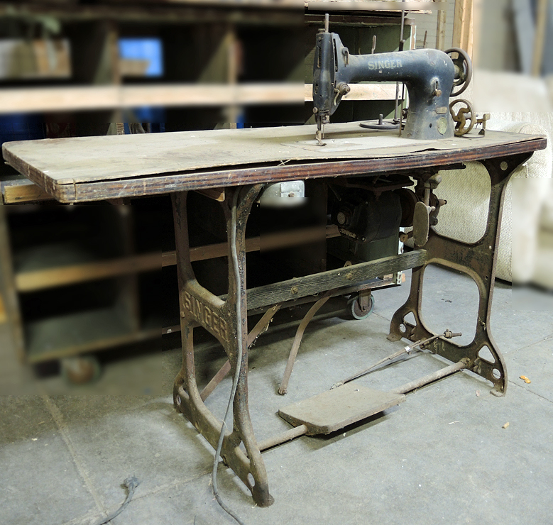 Singer Industrial 31-15 Sewing Machine with Table