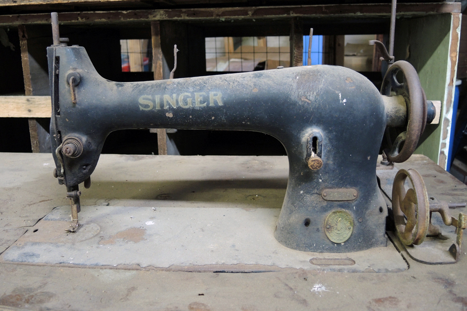 Singer Industrial 31-15 Sewing Machine with Table