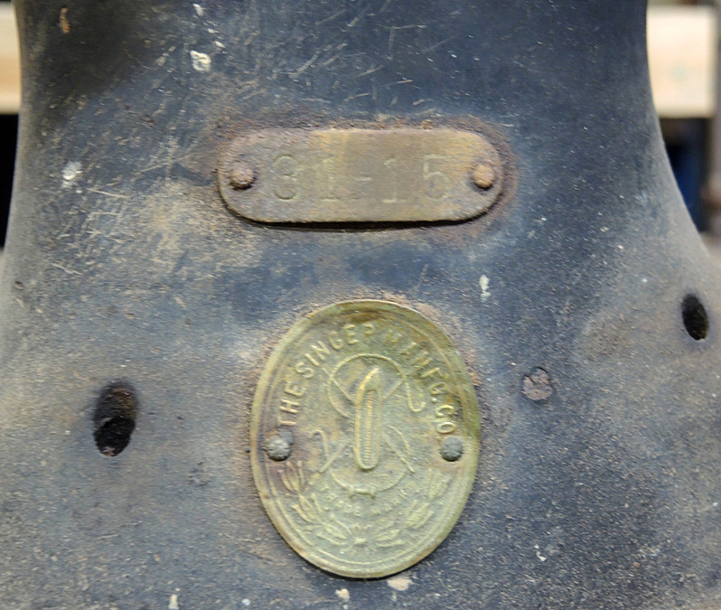 Singer Industrial 31-15 Sewing Machine with Table