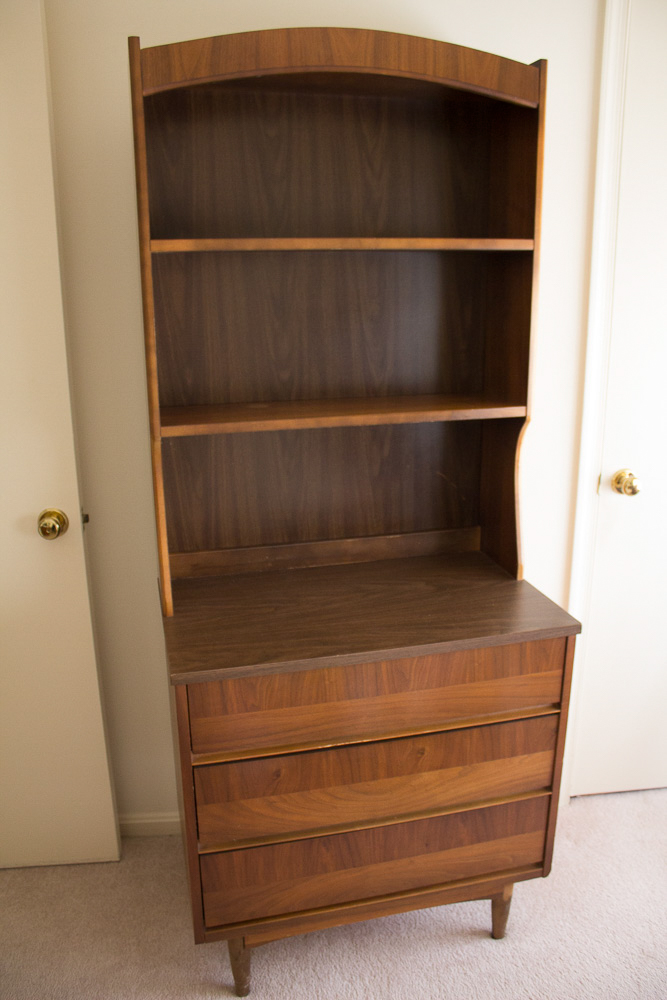 Mid Century Modern Display Shelf With Drawers